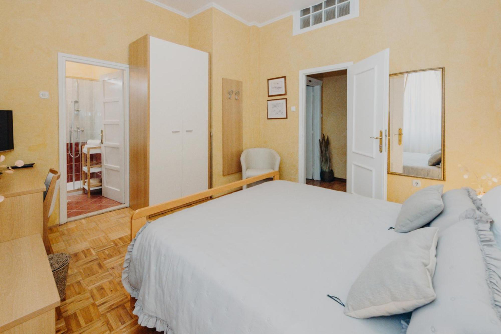 Rooms And Studios Villa Rossella 2 Rovinj Room photo